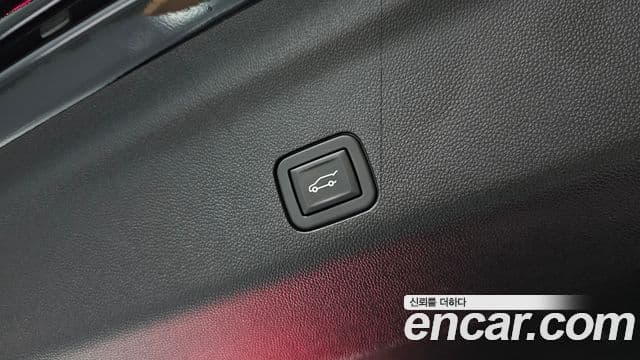 Cadillac Escalade 2023 — Şəkil 17/20