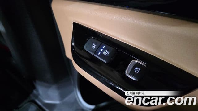 Kia Carnival 2022 — ფოტო 19/20
