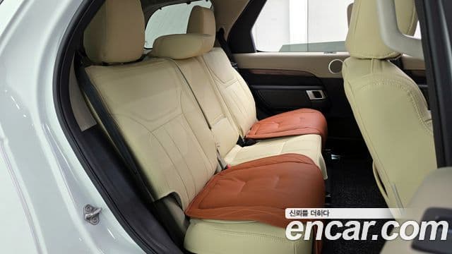 Land Rover Discovery 5 2018 — Şəkil 11/20