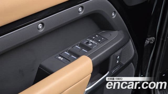 Land Rover Defender 2026 — фото 16 из 20