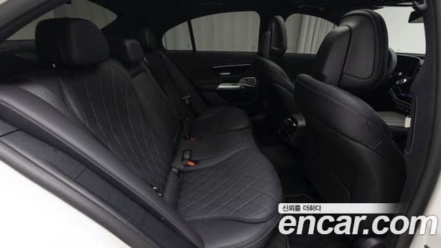 Mercedes-Benz E-Class 2024 — ფოტო 8/20