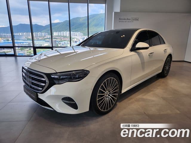 Mercedes-Benz E-Class 2025 — ფოტო 1/20