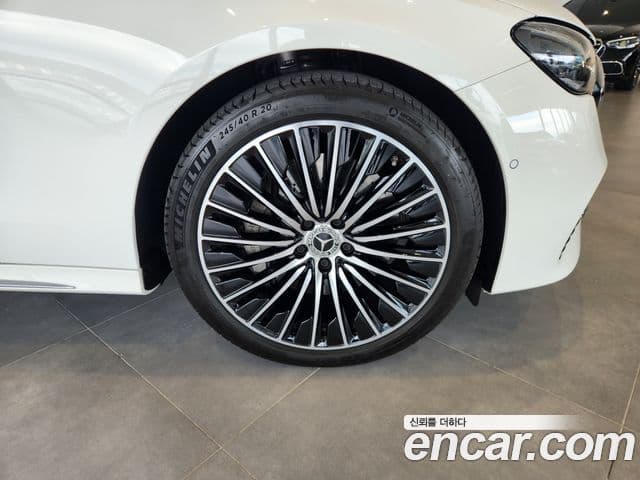 Mercedes-Benz E-Class 2025 — ფოტო 5/20