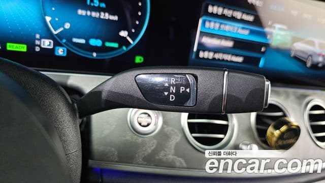 Mercedes-Benz E-Class 2022 — ფოტო 7/20