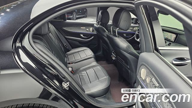 Mercedes-Benz E-Class 2022 — ფოტო 12/20