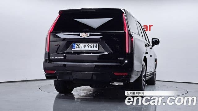 Cadillac Escalade 2023 — Фото 4/20