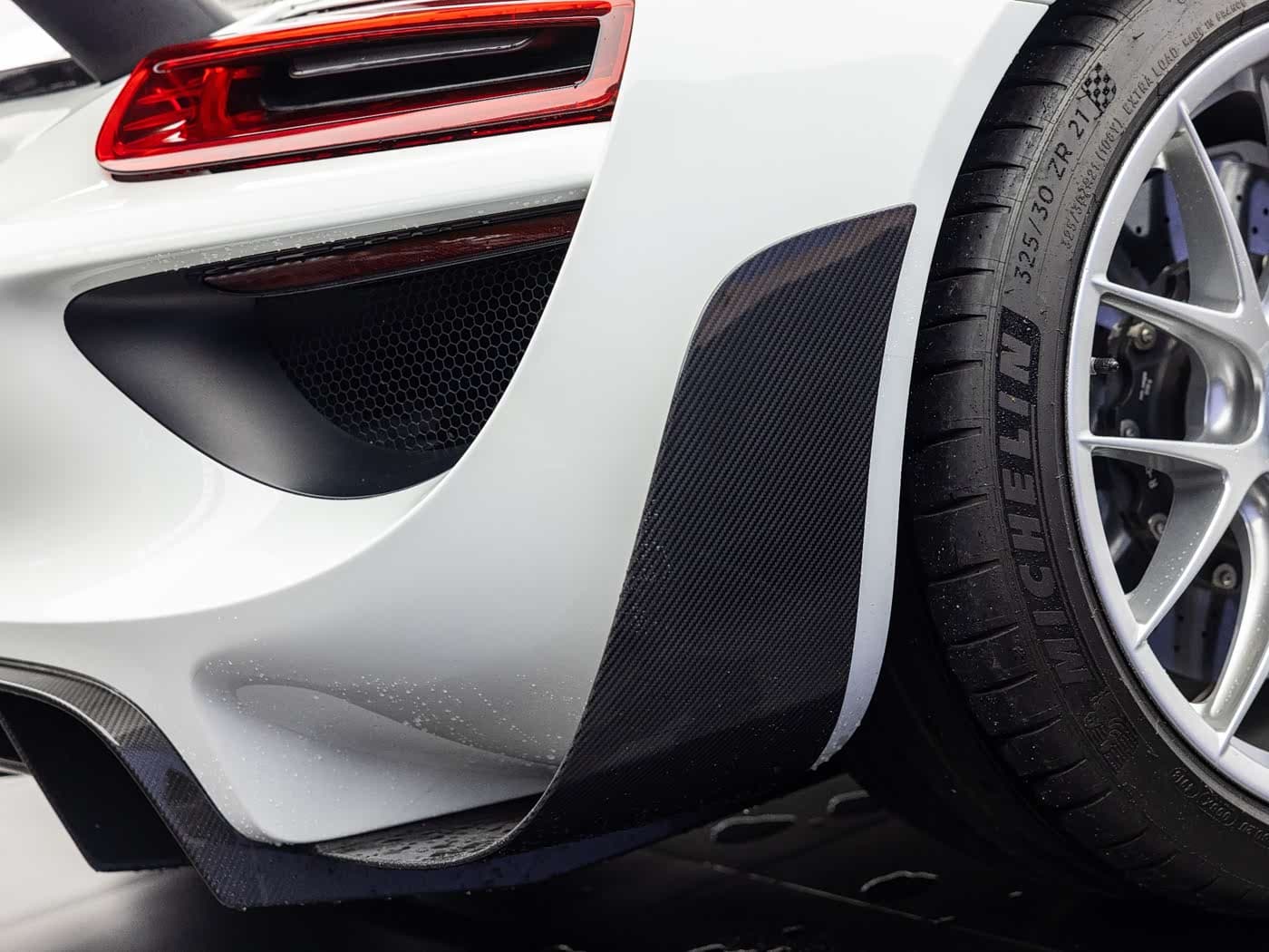 Porsche 918 Spyder 2015 — Фото 14/20