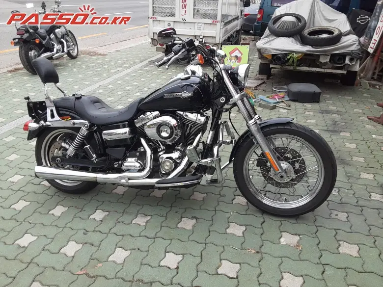 Harley-Davidson Dyna Super Glide Custom