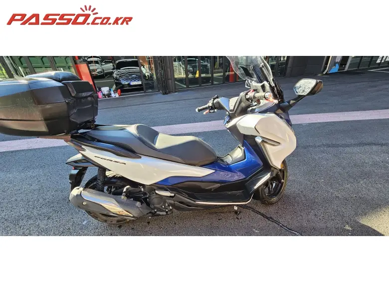 Honda Forza 300