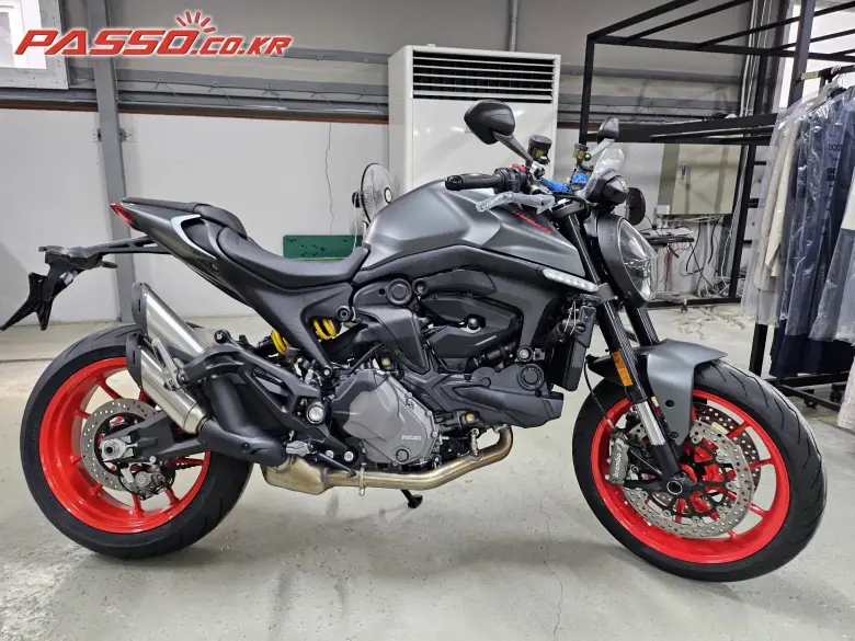 Ducati Monster 937