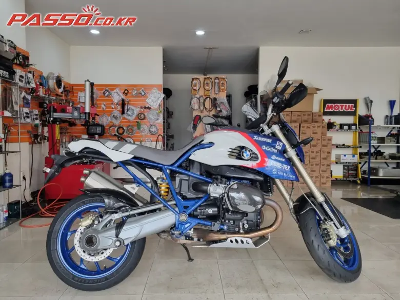 BMW HP2 Megamoto