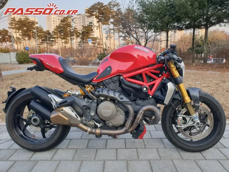 Ducati Monster 1200 S