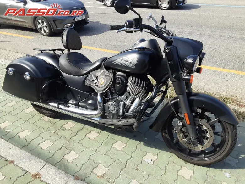 Indian Motorcycle Chief Black Hawk Dark