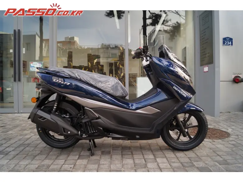 DNA Motors / Daelim UHR 125