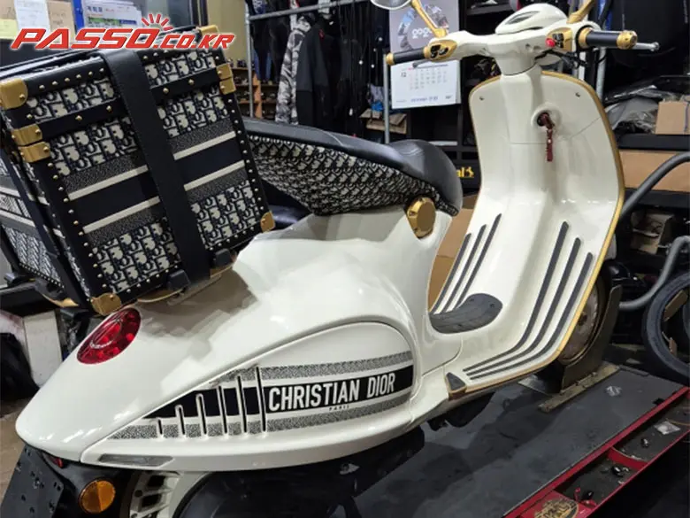 Vespa 946 Christian Dior Edition