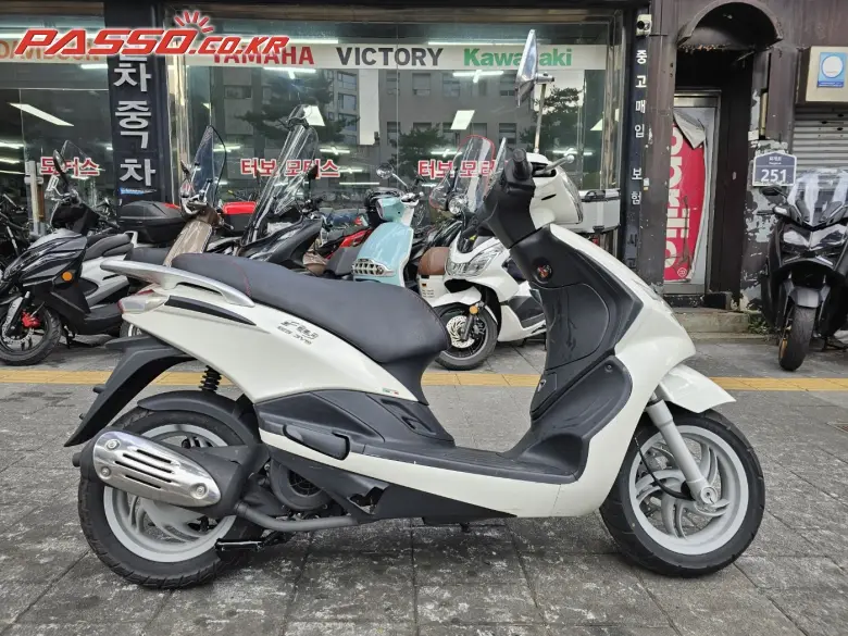 Piaggio Fly 125
