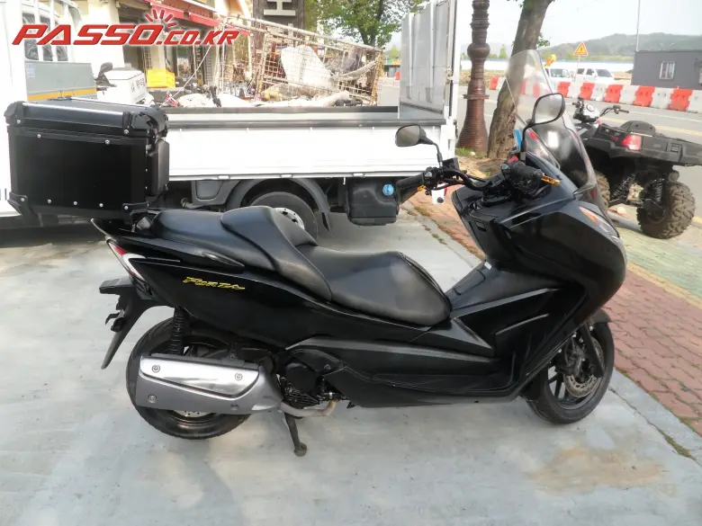 Honda Forza 300