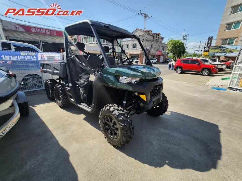 Can-Am Defender 6x6 DPS