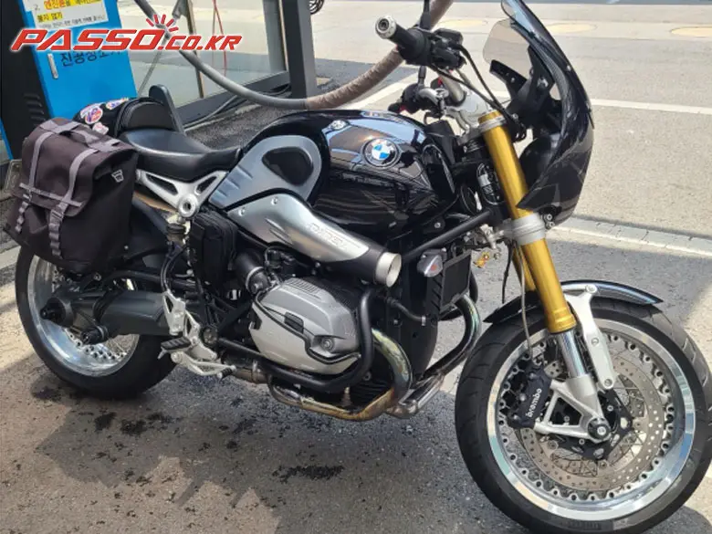 BMW R Nine T