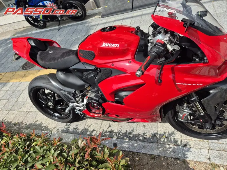 Ducati Panigale V2