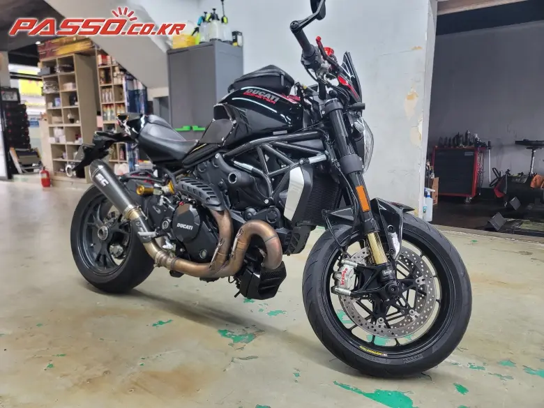 Ducati Monster 1200 R
