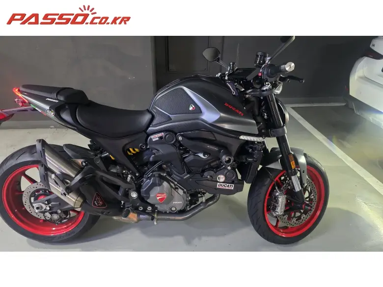 Ducati Monster 937