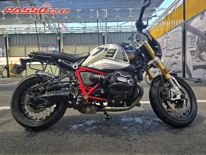 BMW R Nine T
