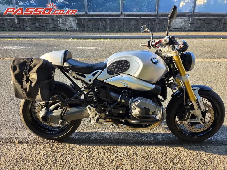 BMW R Nine T