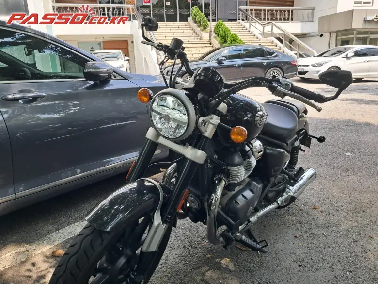 Royal Enfield Super Meteor 650