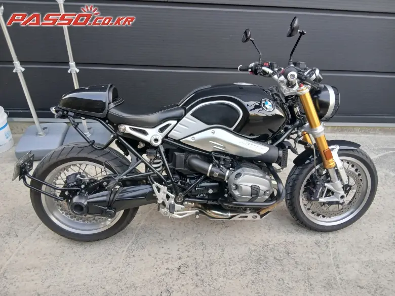 BMW R Nine T