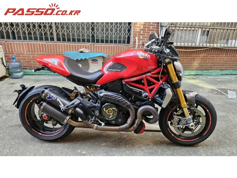 Ducati Monster 1200 S