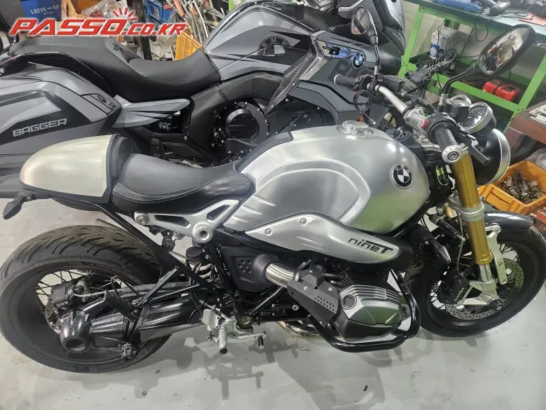 BMW R Nine T