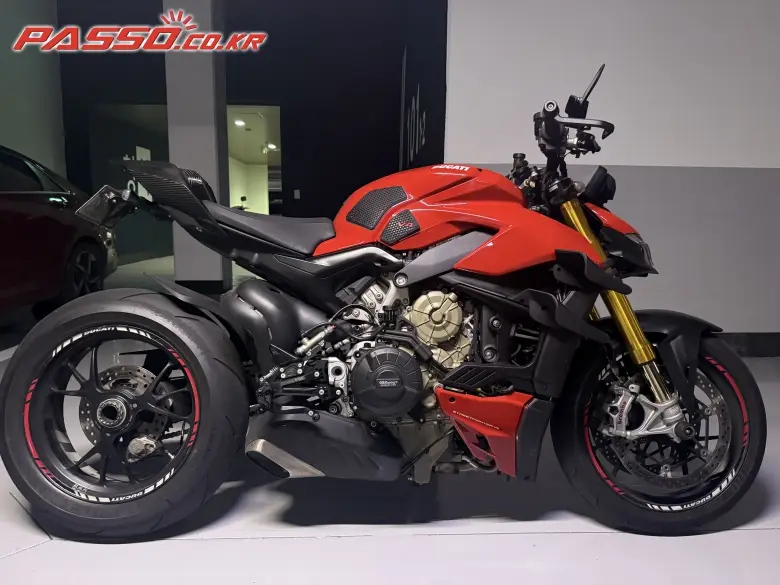 Ducati Streetfighter V4 S