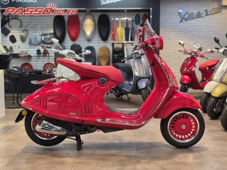 Vespa 946 Red