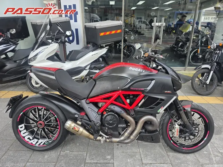 Ducati Diavel Carbon