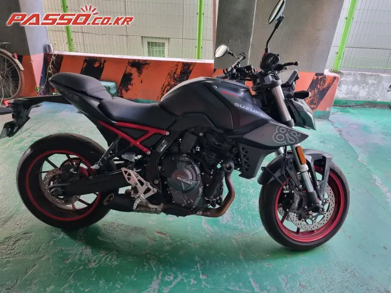 Suzuki GSX 8 S