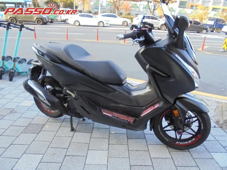 Honda Forza 300