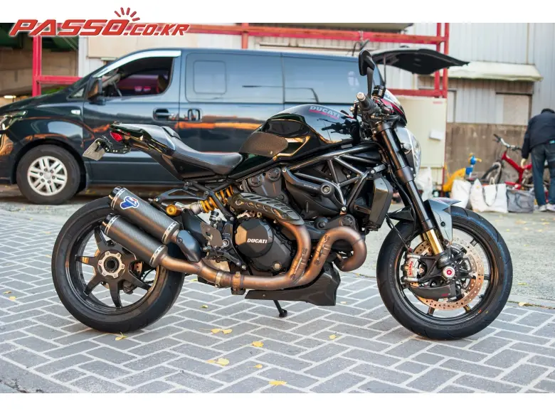 Ducati Monster 1200 R