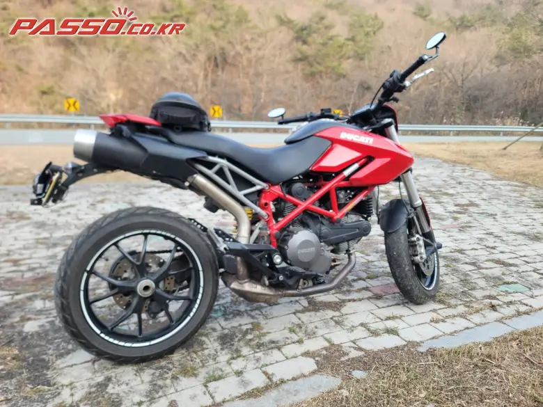 Ducati Hypermotard 796