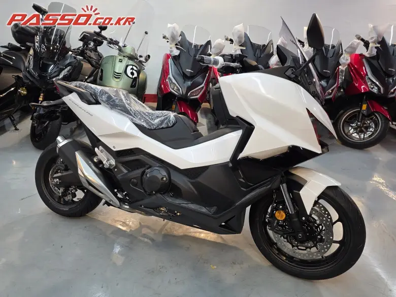 Honda Forza 750
