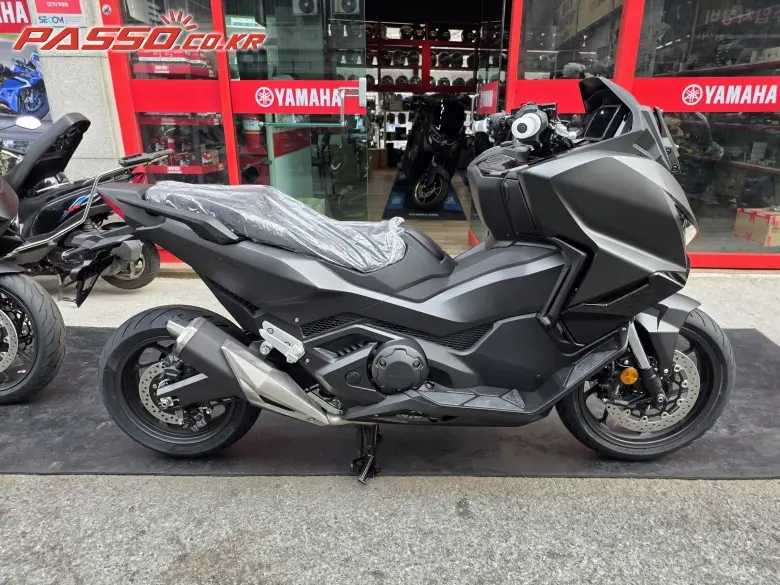 Honda Forza 750