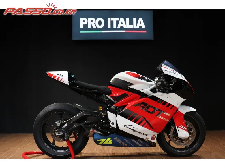 Triumph Street Triple RS