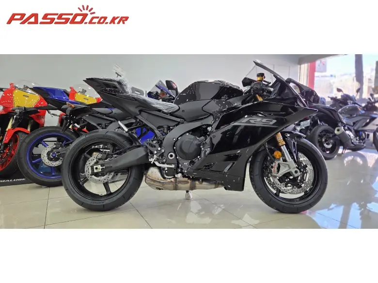 Yamaha YZF R9