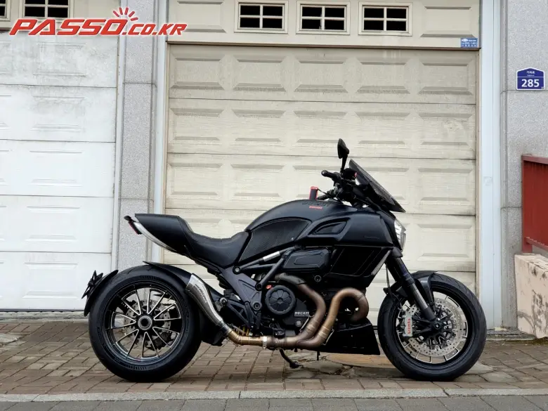Ducati Diavel Dark