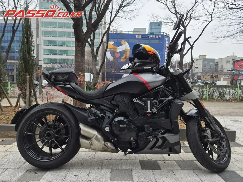Ducati X Diavel Black Star