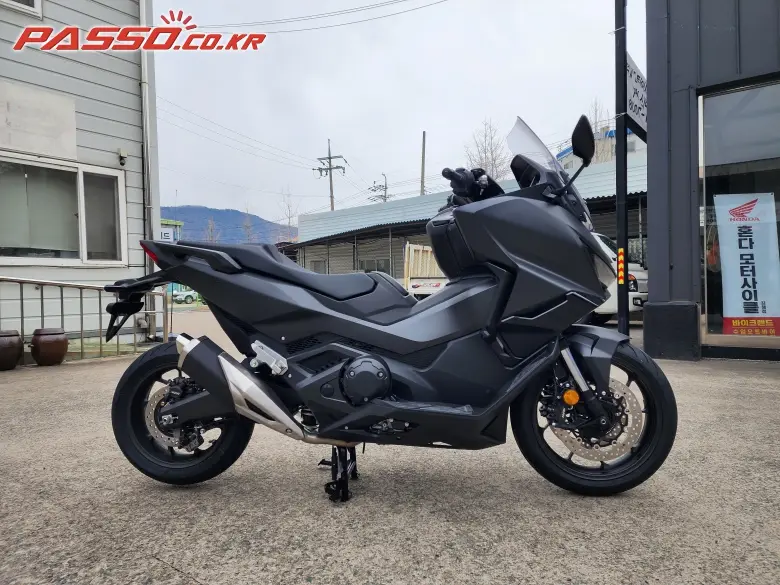 Honda Forza 750