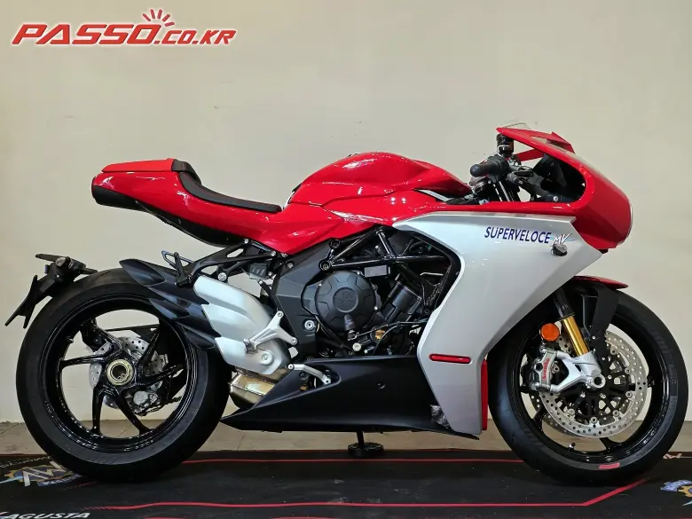 MV Agusta Superveloce 800