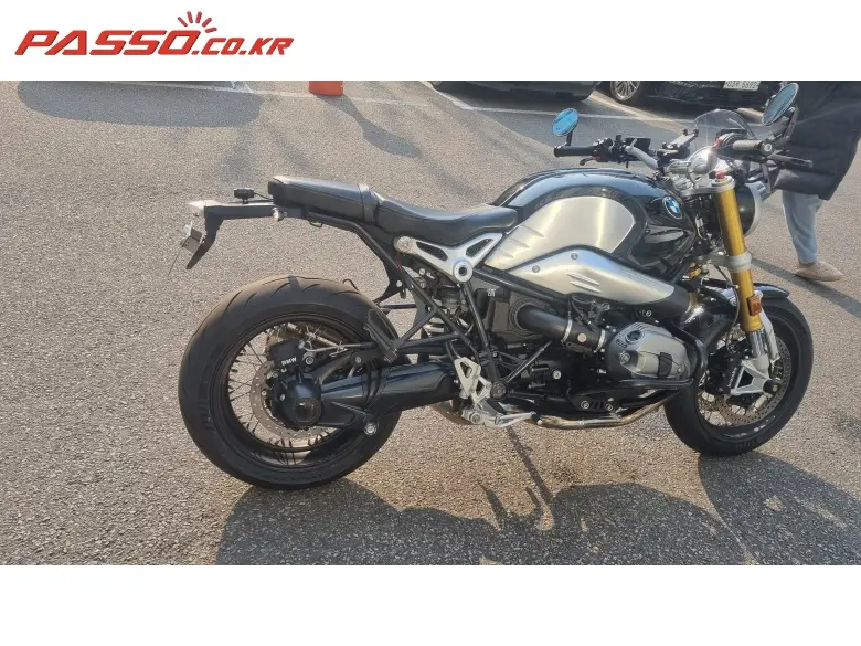 BMW R Nine T