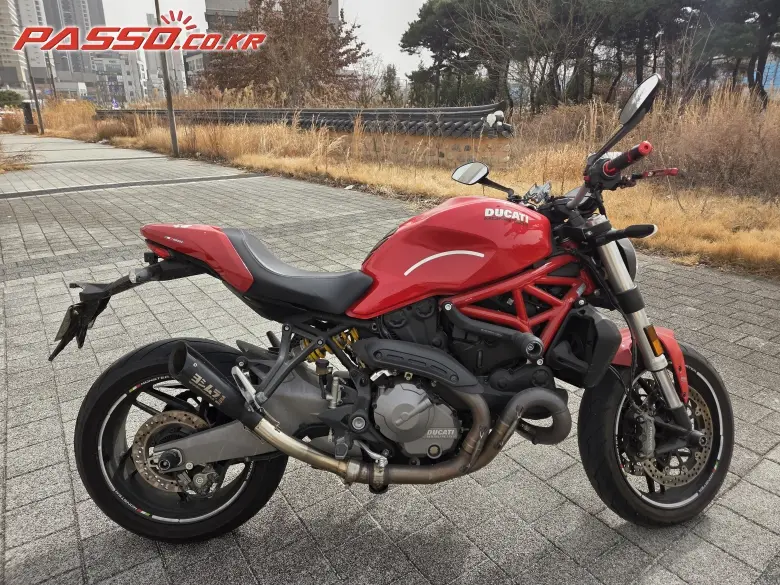 Ducati Monster 821
