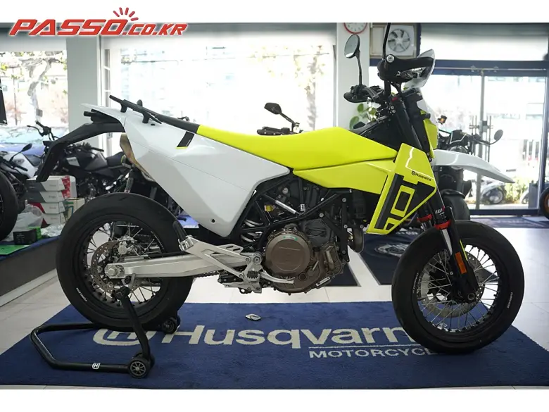 Husqvarna 701 Supermoto